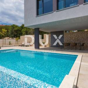 OTOK KRK, GRAD KRK (OKOLICA) - Luksuzna vila s preljevnim bazenom i pogledom na more