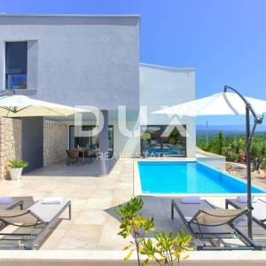 OTOK KRK, GRAD KRK (OKOLICA) - Luksuzna vila s preljevnim bazenom i pogledom na more