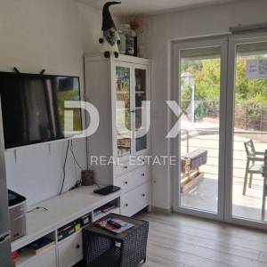 OTOK KRK, GRAD KRK (OKOLICA) - Apartman u kući sa bazenom