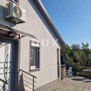 OTOK KRK, GRAD KRK (OKOLICA) - Apartman u kući sa bazenom