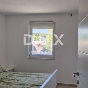 OTOK KRK, GRAD KRK (OKOLICA) - Apartman u kući sa bazenom