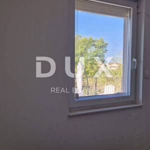 OTOK KRK, GRAD KRK (OKOLICA) - Apartman u kući sa bazenom