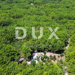 OTOK KRK, GRAD KRK (okolica) - EXKLUZIVNO SAMO U PONUDI DUX NEKRETNINA, JEDINSTVENA LOKACIJA, MASLINIK, 1400 m2, sa pomoćnim ob...