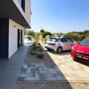 OTOK KRK, GRAD KRK (okolica) - moderna luksuzna vila s bazenom i pogledom na more