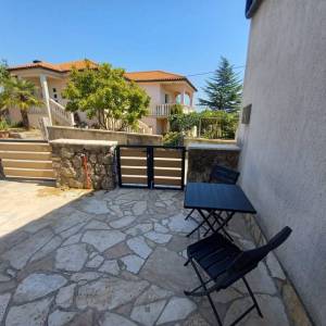OTOK KRK, GRAD KRK (okolica) - Renovirana kuća s bazenom