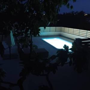 OTOK KRK, GRAD KRK (okolica) - Renovirana kuća s bazenom