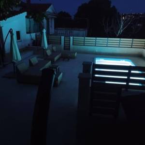 OTOK KRK, GRAD KRK (okolica) - Renovirana kuća s bazenom