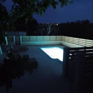 OTOK KRK, GRAD KRK (okolica) - Renovirana kuća s bazenom