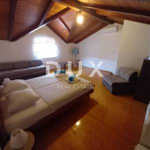 OTOK KRK, GRAD KRK (okolica) - Renovirana kuća s bazenom