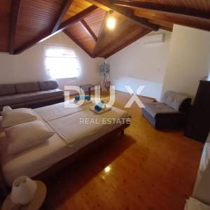 OTOK KRK, GRAD KRK (okolica) - Renovirana kuća s bazenom