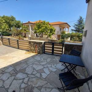 OTOK KRK, GRAD KRK (okolica) - Renovirana kuća s bazenom