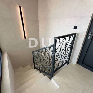 OTOK KRK, GRAD KRK - Penthouse 3S+DB sa krovnom terasom