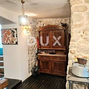 OTOK KRK, GRAD KRK - Renovirana kuća u starom gradu