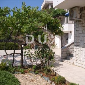 OTOK KRK, GRAD KRK - Samostojeća kuća na odličnoj lokaciji