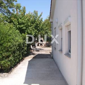 OTOK KRK, GRAD KRK - Samostojeća kuća na odličnoj lokaciji