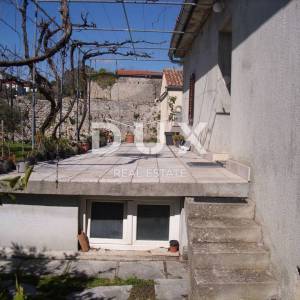 OTOK KRK, GRAD KRK - Samostojeća kuća sa vrtom u centru
