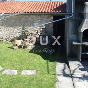OTOK KRK, GRAD KRK - Samostojeća kuća sa vrtom u centru