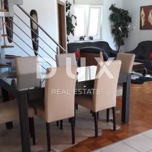 Otok Krk, Grad Krk - Trosobni dvoetažni stan sa vrtom