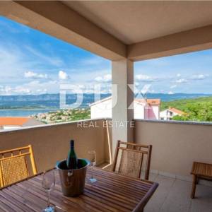 OTOK KRK, KLIMNO - apartman u villi 61m2, DB+2S, 1.kat, s prekrasnim pogledom na more i bazenom- S4