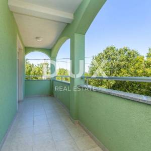 Otok Krk, Klimno - Apartman u blizini mora s velikom okućnicom