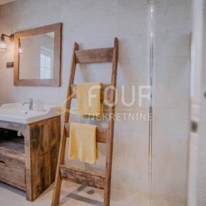 Otok Krk, Klimno, kuća s bazenom, 50m od mora