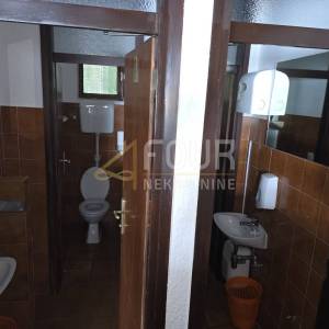 Otok Krk, Klimno, poslovno-stambeni objekt 1. red do mora