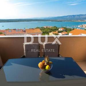OTOK KRK, KLIMNO - villa 400m2 s 6 apartmana, prekrasnim pogledom na more i bazenom + okoliš 700m2