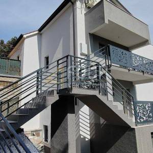 Otok Krk, Kornić, adaptirana kuća s 3 stana