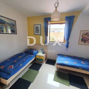 OTOK KRK, KORNIĆ - Apartman 3S+DB u prizemlju sa vrtom
