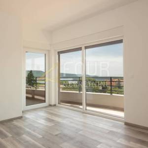 Otok Krk, Kornić, novogradnja, kuća s bazenom, pogled