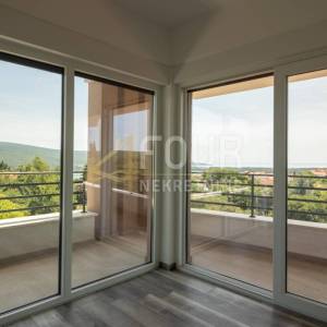 Otok Krk, Kornić, novogradnja, kuća s bazenom, pogled