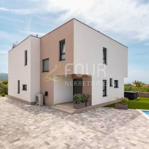 Otok Krk, Kornić, novogradnja, kuća s bazenom, pogled