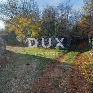 OTOK KRK, KRAS - PRILIKA! Trenutno poljoprivredno, a buduće građevinsko zemljište, s prilazom od 80m do glavne ceste i infrastr...