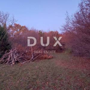 OTOK KRK, KRAS - PRILIKA! Trenutno poljoprivredno, a buduće građevinsko zemljište, s prilazom od 80m do glavne ceste i infrastr...