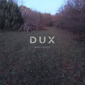 OTOK KRK, KRAS - PRILIKA! Trenutno poljoprivredno, a buduće građevinsko zemljište, s prilazom od 80m do glavne ceste i infrastr...