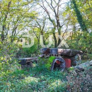 OTOK KRK, KRAS - Zemljište 2207 m2, projekt vile s bazenom s započetom gradnjom