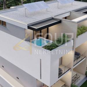 Otok Krk, Krk, luksuzni višeetažni stan s okućnicom, 300m od mora