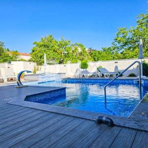 OTOK KRK, KRK (okolica) - Luksuzna vila kvalitetno opremljena
