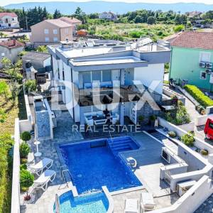 OTOK KRK, KRK (okolica) - Luksuzna vila kvalitetno opremljena
