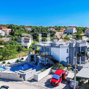 OTOK KRK, KRK (okolica) - Luksuzna vila kvalitetno opremljena