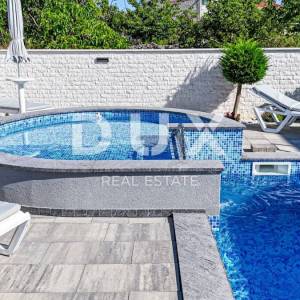 OTOK KRK, KRK (okolica) - Luksuzna vila kvalitetno opremljena