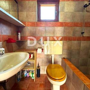 OTOK KRK - Kuća na osami, 400 maslina, 10.000 m2 terena!