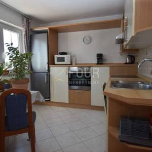Otok Krk, kuća s 3 apartmana i pogledom na more