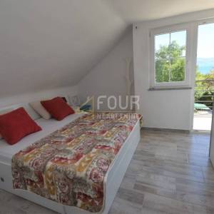 Otok Krk, kuća s 3 apartmana i pogledom na more