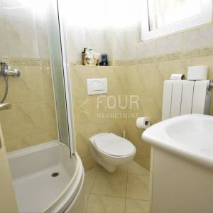 Otok Krk, kuća s 3 apartmana i pogledom na more