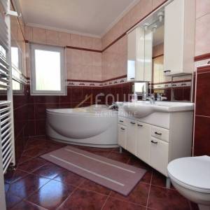 Otok Krk, kuća s 3 apartmana i pogledom na more