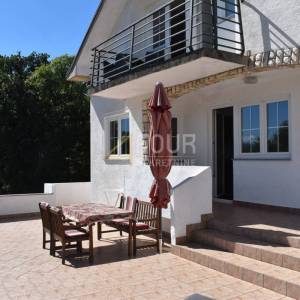 Otok Krk, kuća s 3 apartmana i pogledom na more