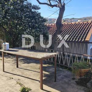 OTOK KRK - Kuća s dvorištem i pogledom na more, u jezgri romantičnog Vrbnika