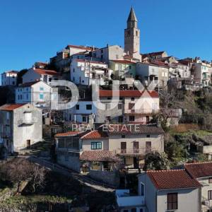 OTOK KRK - Kuća s dvorištem i pogledom na more, u jezgri romantičnog Vrbnika
