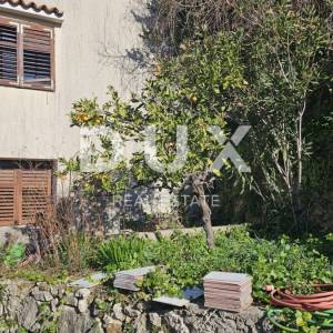 OTOK KRK - Kuća s dvorištem i pogledom na more, u jezgri romantičnog Vrbnika